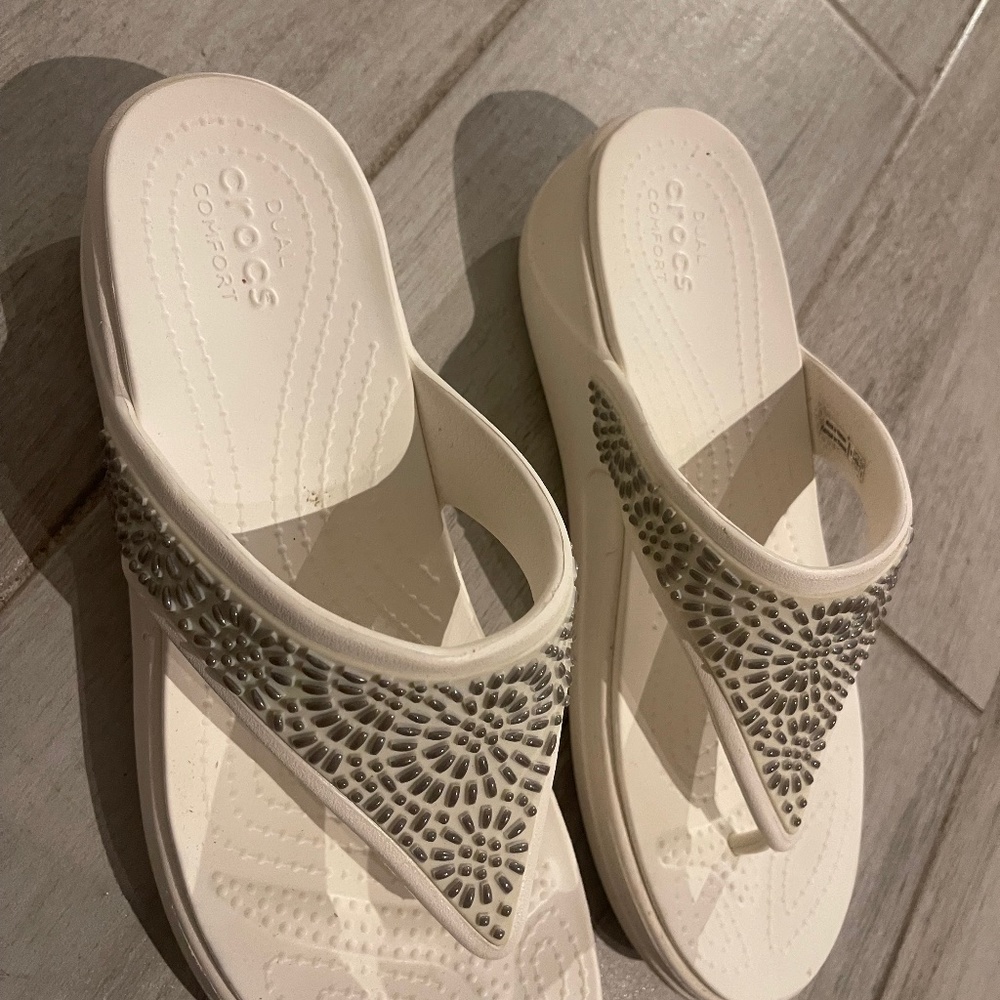 White crocs size 9 W